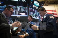 Giao dịch viên làm việc tại Sàn chứng khoán New York, Mỹ. (Nguồn: AFP/TTXVN)