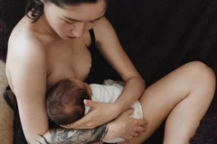 Aliya Shagieva, con gái tổng thống Kyrgyzstan cho rằng hình ảnh cho con bú chỉ là thể hiện thiên chức của người phụ nữ chứ không phải là nhằm tình dục hóa. (Nguồn: BBC)