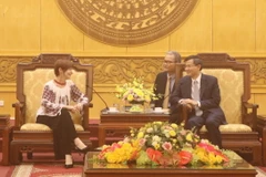 Bí thư Tỉnh ủy Ninh Bình Đoàn Minh Huấn tiếp bà Simona-Mirela Miculescu, Chủ tịch Đại hội đồng UNESCO. (Ảnh: Thùy Dung/TTXVN)