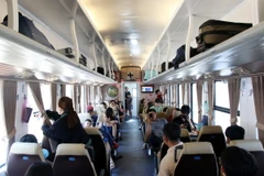 Toa xe ghế ngồi, với loại ghế có thể xoay điều chỉnh hướng. (Ảnh: Tiến Lực/TTXVN)