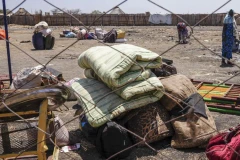 Cảnh tan hoang tại một ngôi làng ở Nam Sudan. (Nguồn: Yahoo)