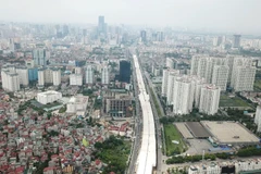 Đến tháng 6, dự án xây dựng cầu cạn và mở rộng đường vành đai 3 đoạn Mai Dịch-cầu Thăng Long đã hoàn thành 90% khối lượng xây lắp, công trình dự kiến hoàn thành và đưa vào sử dụng tháng 10.