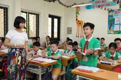 Đạt chuẩn quốc gia mức độ 1, trường Tiểu học Lê Ngọc Hân đã được đầu tư cơ sở vật chất với trang thiết bị đồng bộ, hiện đại tạo môi trường học tập thuận lợi cho học sinh. (Ảnh: Thanh Tùng/TTXVN)