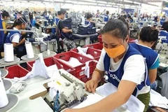 Công nhân làm việc trong một nhà máy tại Vientiane, Lào. (Nguồn: kpl.gov.la)