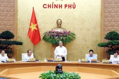 Thủ tướng Nguyễn Xuân Phúc chủ trì phiên họp Chính phủ thường kỳ tháng 5/2020. (Ảnh: Thống Nhất/TTXVN)