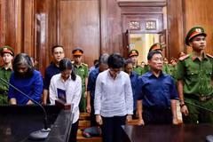 Các bị cáo nghe tuyên án ngày 22/11/2019. (Ảnh: Thành Chung/TTXVN)