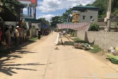 Hòa Bình: Ôtô đầu kéo đâm xe máy làm 1 người tử vong