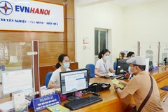 EVNHANOI công khai, minh bạch trong việc thực hiện giảm giá điện, giảm tiền điện cho khách hàng bị ảnh hưởng bởi dịch COVID-19. (Ảnh: PV/Vietnam+)