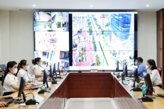 Nhân viên, y bác sĩ trực tổng đài 1022 để hỗ trợ người dân. (Nguồn: Sở TT-TT Hà Nội)