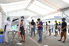 Đẩy mạnh xét nghiệm, sàng lọc COVID-19. (Ảnh: TTXVN)