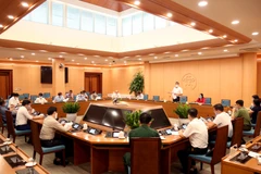 Lãnh đạo Hà Nội họp với các đơn vị về phương án cung ứng hàng hóa thiết yếu cho người dân trong các tình huống dịch bệnh COVID-19 xảy ra. (Ảnh: PV/Vietnam+)