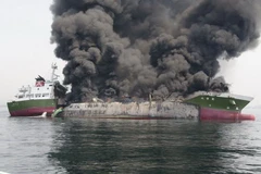Nổ một tàu chở dầu ngoài khơi bờ biển của Nhật Bản