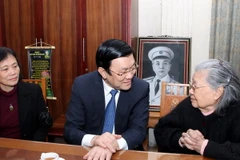 Chủ tịch nước chúc Tết gia đình Đại tướng Võ Nguyên Giáp 