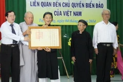 Hiến tặng tài liệu liên quan đến chủ quyền biển đảo của Việt Nam