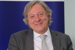 Ông Robert Walters tại cuộc phỏng vấn. (Ảnh: Hà Huy Hiệp/Vietnam+)