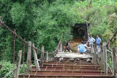 Cầu treo - Hiểm họa khôn lường mùa mưa lũ tại Lào Cai