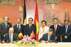 Lễ Ký Hiệp định cụ thể Hỗ trợ xây dựng chính sách đổi mới và phát triển các cơ sở ươm tạo doanh nghiệp (BIPP). (Ảnh: Doãn Tấn/TTXVN)