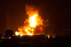 Italy xảy ra cháy lớn tại nhà máy lọc dầu Milazzo ở Sicily