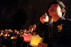 200 đôi tình nhân ước nguyện cầu duyên dưới thác Bảy tầng