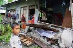 Một ngôi nhà bị phá hủy do động đất ở tỉnh Aceh, Indonesia. (Ảnh: AFP/TTXVN)