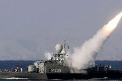 Một tàu hải quân của Iran bắn thử tên lửa Mehrab trong cuộc tập trận “Velayat-90” ở eo biển Hormuz. (Nguồn: islamtimes.org)