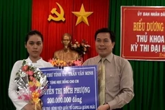 240 triệu đồng hỗ trợ cho thủ khoa khối C cao nhất nước