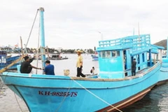 Hạ thủy tàu đánh cá ngừ vỏ composite Nhật đóng cho Việt Nam 