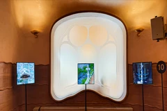 Bảng hiệu MOPIC Lightfield 3D được lắp đặt bên trong Casa Batllo (Không gian Triển lãm số 10).