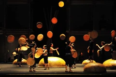 Chương trình xiếc Việt Nam À ố show sẽ lưu diễn 3 năm tại châu Âu