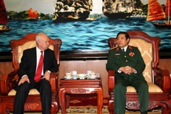 Bộ trưởng Bộ Quốc phòng tiếp Đại sứ Liên bang Nga tại Việt Nam
