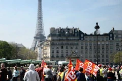 Người Pháp xuống đường biểu tình phản đối chính sách khắc khổ