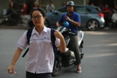 Sáng 17/7, 89.000 thí sinh bước vào kỳ thi tuyển sinh lớp 10 công lập ở Hà Nội. (Ảnh: PV/Vietnam+)
