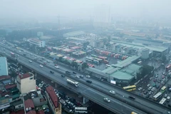 Sáng ngày 22/1 (Tức ngày 28 Tết), các tuyến đường huyết mạch ra vào Hà Nội như Pháp Vân – Cầu Giẽ - Ngọc Hồi - Giải Phóng, Phạm Văn Đồng – Phạm Hùng, Nguyễn Văn Linh – Nguyễn Văn Cừ... đều thông thoáng. (Ảnh: PV/Vietnam+)