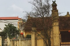 Những ngôi nhà tại làng Cựu là sự giao thoa giữa hai phong cách Á-Âu, tráng lệ có, bình dân có; sự hào hoa phố xá, yên bình kết hợp hài hòa. (Ảnh: PV/Vietnam+)