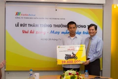 Trao thưởng chương trình “Vui hè sang-May mắn ngập tràn”