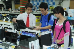 Rộn ràng mua sắm trực tuyến bằng VPBiz Card tại siêu thị Nguyễn Kim