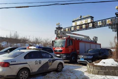 Lực lượng cứu hộ được triển khai tại mỏ vàng ở tỉnh Sơn Đông, Trung Quốc sau vụ nổ, ngày 12/1/2021. (Ảnh: THX/TTXVN)