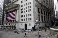 Sàn giao dịch của Sở chứng khoán New York tại Phố Wall, New York, Mỹ ngày 20/4/2020. (Ảnh: AFP/ TTXVN)