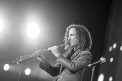 Huyền thoại saxophone Kenny G. (Ảnh: VPBank)