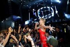 Tóc Tiên bùng nổ giữa vòng vây khán giả. (Ảnh: BTC)