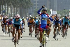 Hơn 100 cuarơ đua xe đạp về Điện Biên Phủ