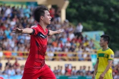 Cổ động viên ngồi chật kín các khán đài trong ngày khai mạc HPL-S3 chiều qua. (Ảnh: Hiếu Lương/Vietnam+)