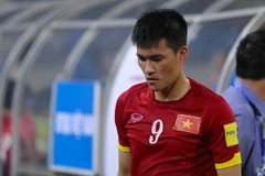 Lê Công Vinh buồn bã sau thất bại trước Thái Lan. (Ảnh: Minh Chiến/Vietnam+)