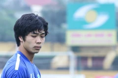 Đại chiến trên thánh địa Vinh: Công Phượng đối mặt Mạnh Hùng 