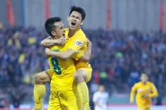 [Video] Siêu phẩm volley của Đình Tùng nhấn chìm Hoàng Anh Gia Lai