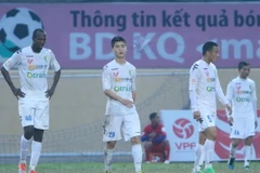 [Photo] HLV Vũ Quang Bảo chỉ mặt Gonzalo, Thanh Hóa thắng ngược á quân