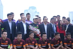 Công Phượng và đồng đội nhận "lì xì" từ lãnh đạo ngành thể thao