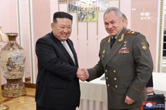 Nhà lãnh đạo Triều Tiên Kim Jong-un tiếp phái đoàn quân sự Nga do Bộ trưởng Quốc phòng Sergei Soigu dẫn đầu. (Nguồn: Reuters)