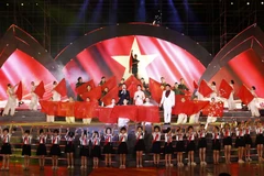 Chương trình nghệ thuật đặc biệt “Bản hùng ca bất diệt” kỷ niệm 76 năm Ngày Thương binh-Liệt sỹ (27/7/1947-27/7/2023) tại Nghĩa trang Hàng Dương. (Ảnh: Thống Nhất/TTXVN)