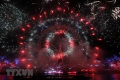 Màn trình diễn pháo hoa đón Năm mới tại London, Anh, ngày 1/1/2023. (Ảnh: AFP/TTXVN)